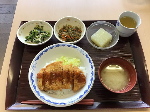 お昼の献立　ご当地メニューは大人気